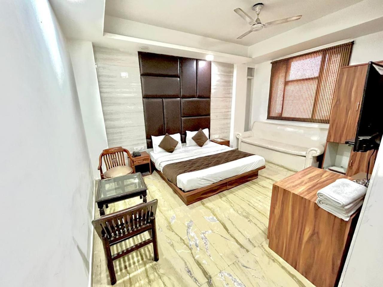 Hotel The Tomar Hospitality Neu-Delhi Exterior foto