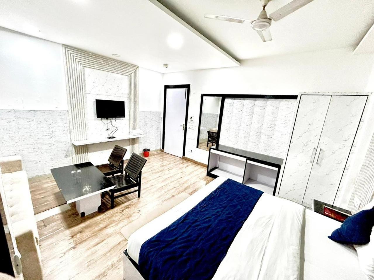 Hotel The Tomar Hospitality Neu-Delhi Exterior foto