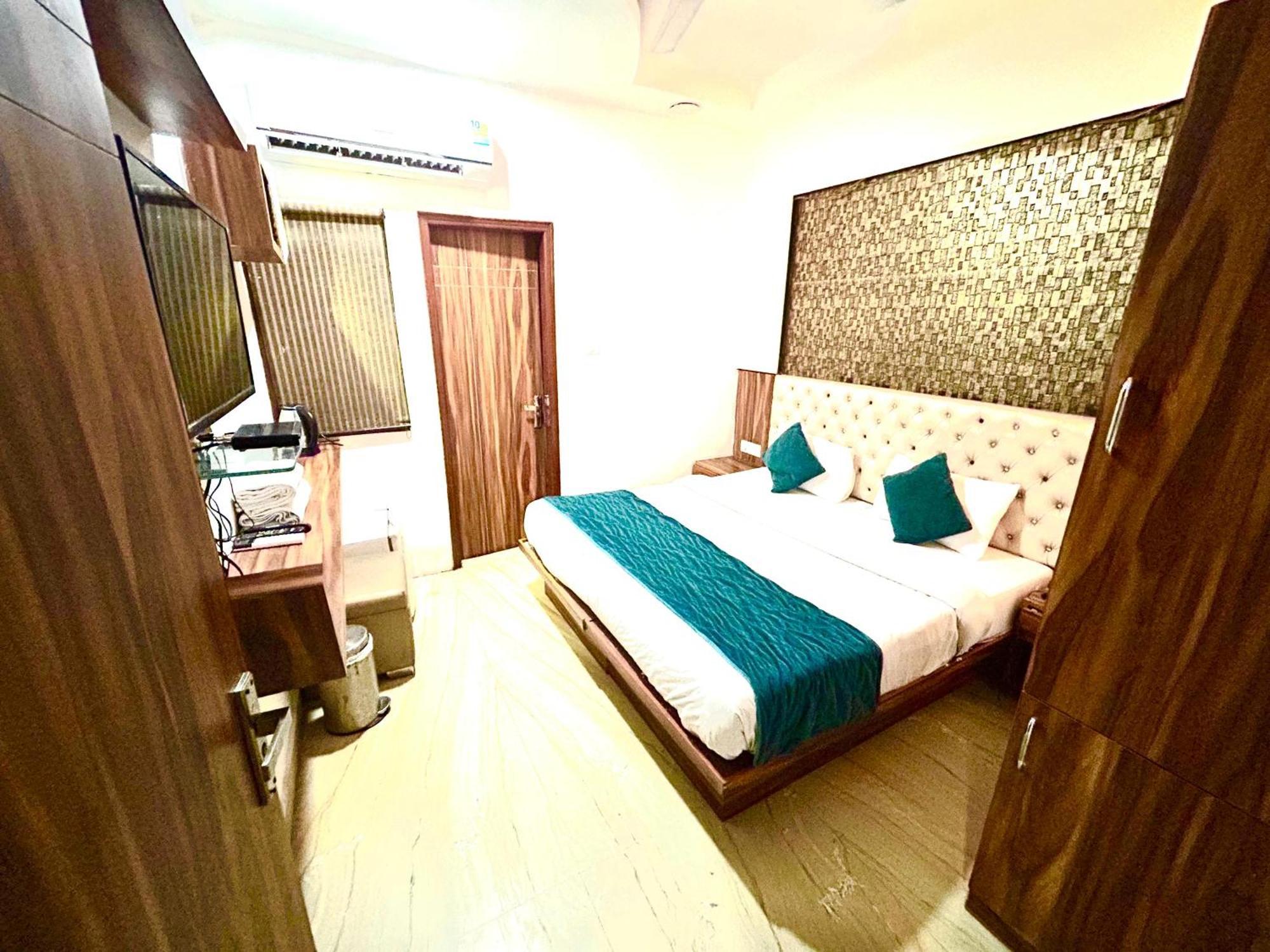 Hotel The Tomar Hospitality Neu-Delhi Exterior foto